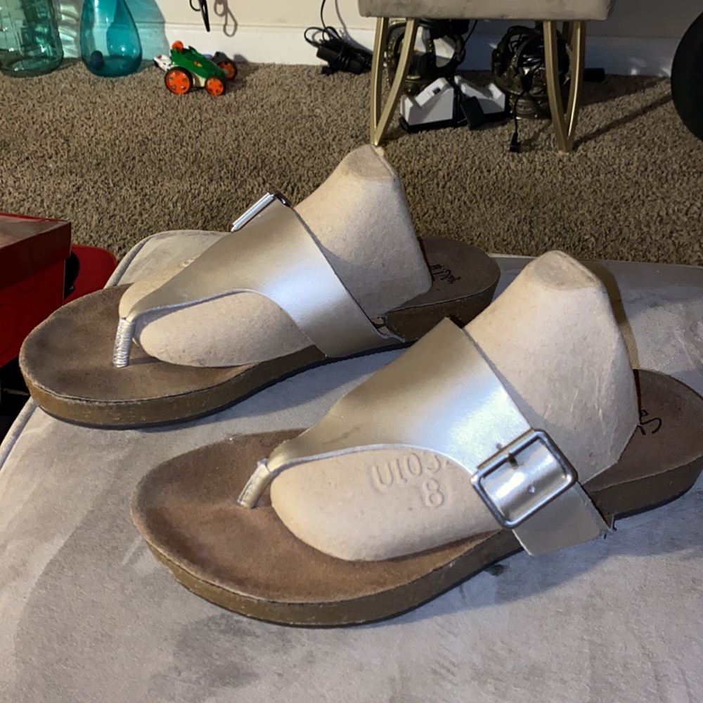 Sandals - Picture 2 of 5